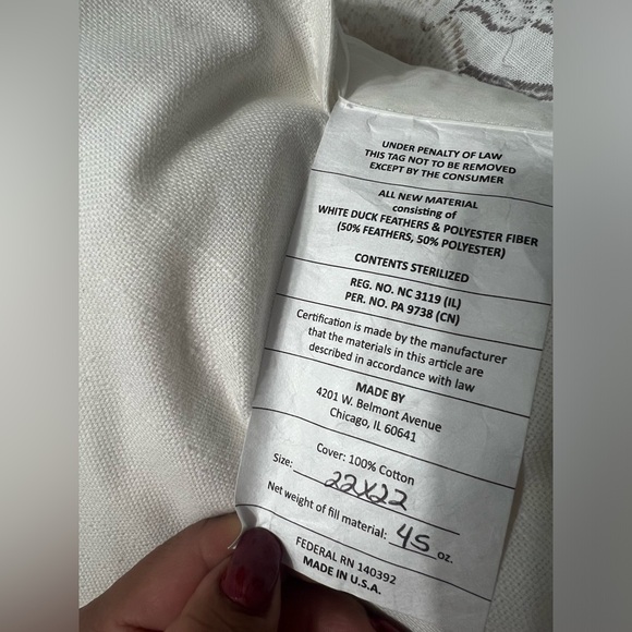 EASTERN ACCENTS / NAOMI FLORAL ACCENT PILLOW IN LILAC (2 Pillows) - Picture 6 of 16